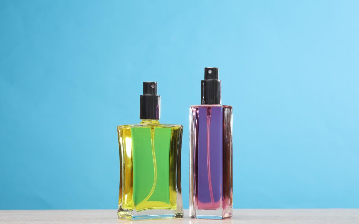 Apa de parfum sau apa de toaletă: care este diferența și ce alegi