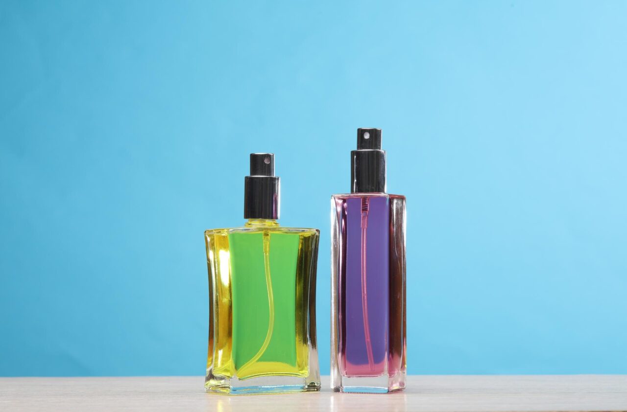 Apa de parfum sau apa de toaletă: care este diferența și ce alegi