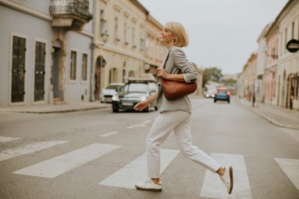 5 ținute sport pentru oraș: combinații între piese funcționale și casual