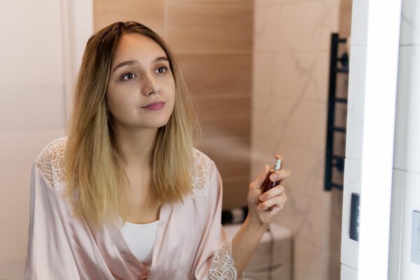 Parfumuri de iarnă pentru femei: arome calde, dulci și condimentate